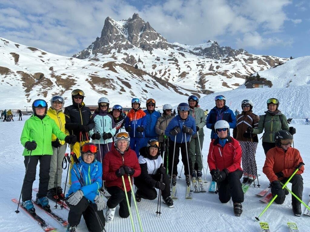 Wintergenuss pur: Die PVÖ-Mitglieder verbrachten einen gelungenen Skitag am schneesicheren Saloberkopf. ⇒Pensionistenverband Vorarlberg