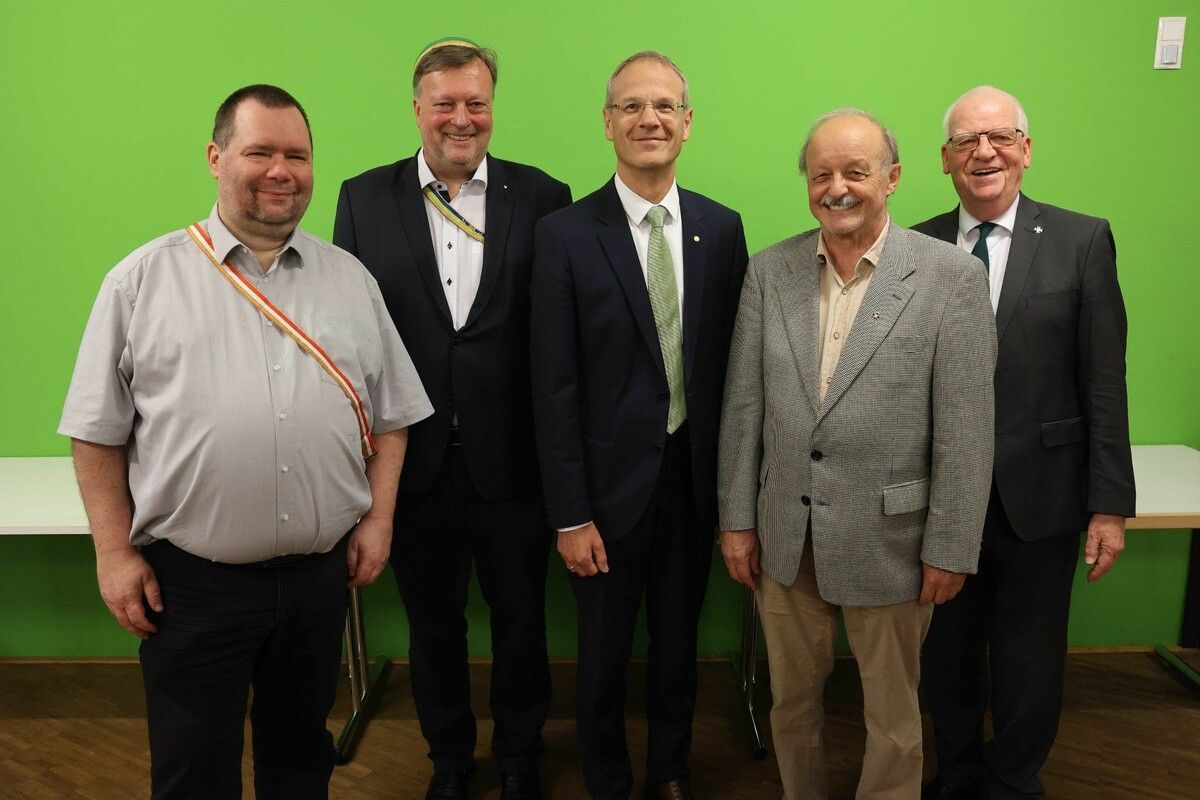 Alexander Waller (VMCV), Erich Gruber (VCV), Referent Univ.-Prof. Walter Obwexer, Arnold Metzler (Kameradschaftsbund) und Moderator Wolfgang Türtscher.⇒ame (3)