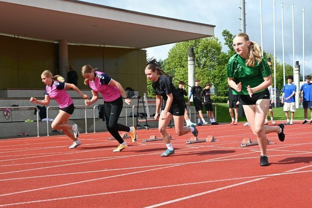Am Dienstagvormittag wurden im Lustenauer Parkstadion die Landesmeisterschaften der Leichtathletik im Schulsport ausgetragen.⇒bvs (2)