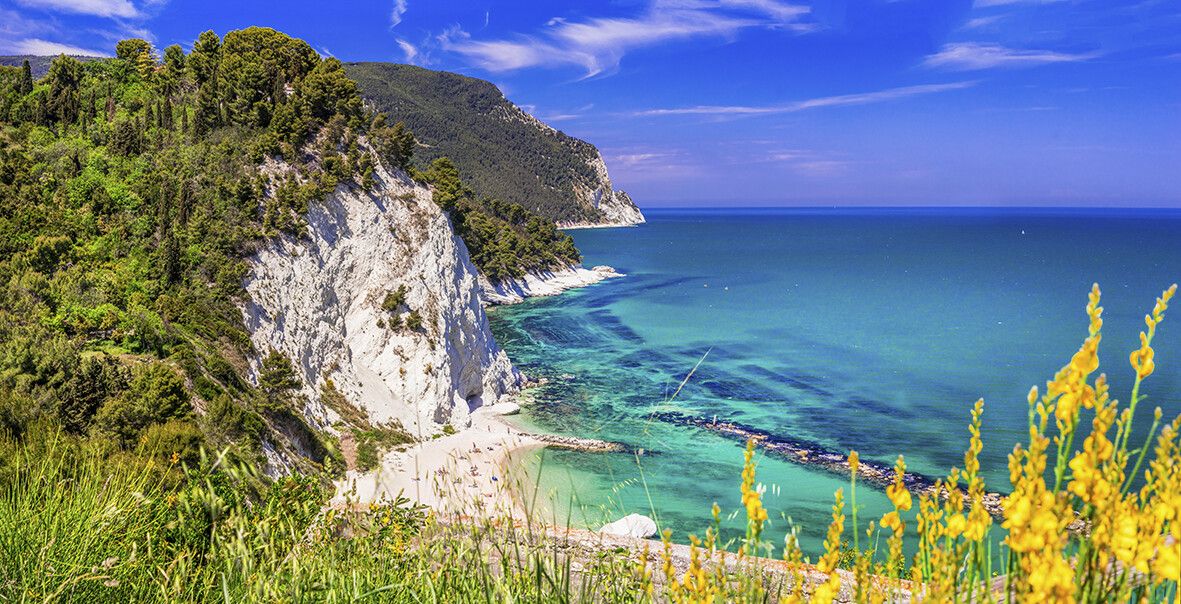 Am Monte Conero liegen einige der schönsten Buchten der Marken.⇒Shutterstock