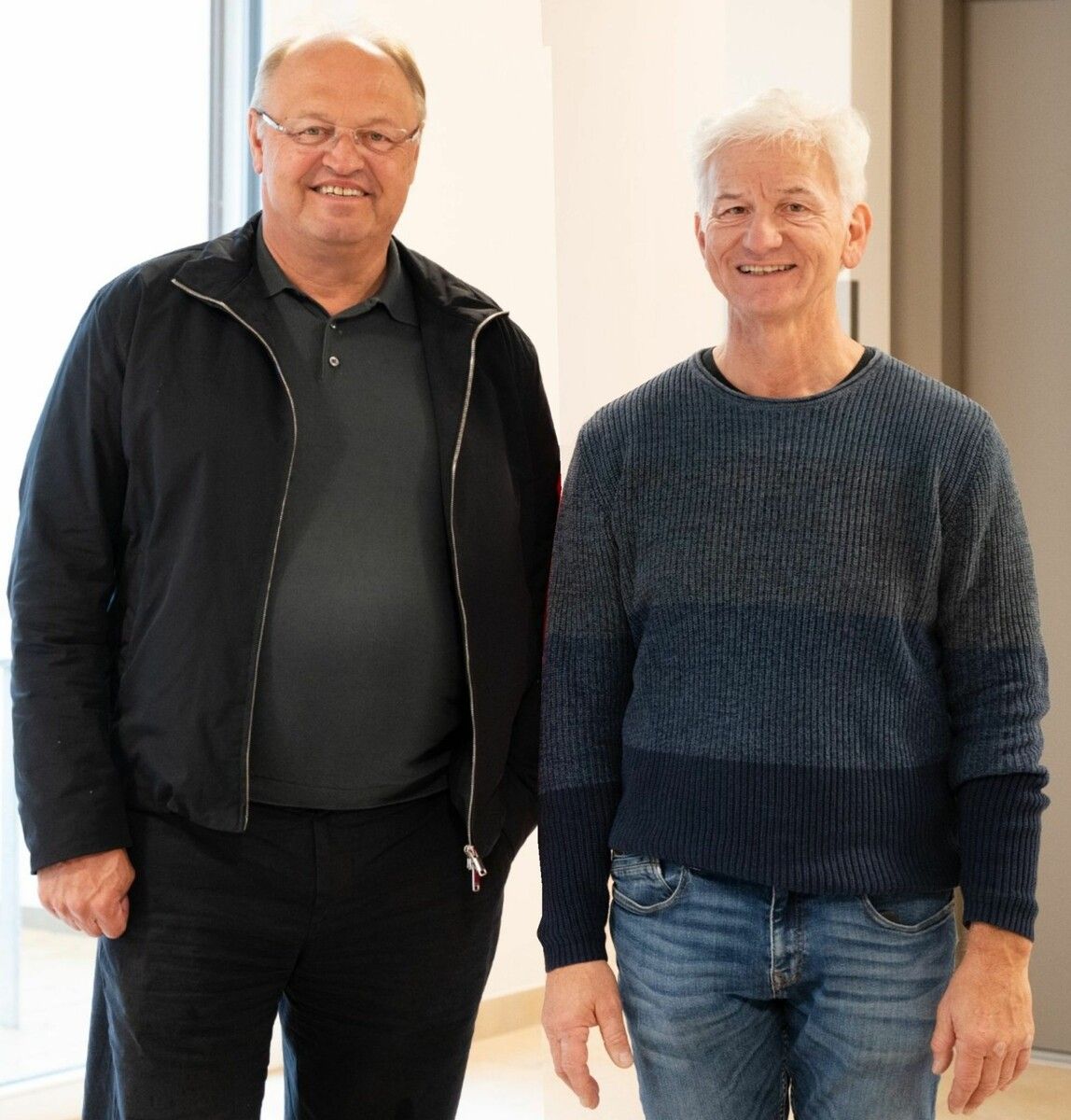 Am Podium: Bürgermeister Elmar Rhomberg und Dr. Hubert Dörler. ⇒stp