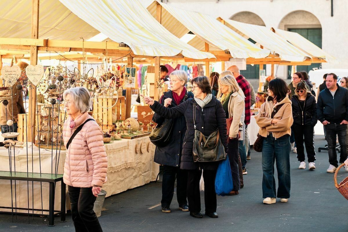 Am Samstag lädt der Muttertagsmarkt auf den Lustenauer Kirchplatz ein. ⇒Gemeinde