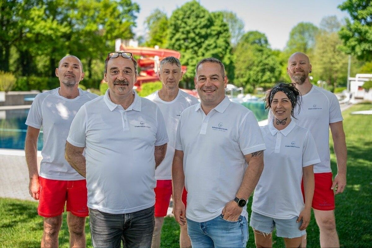 Andrii Pryvalov, Thomas Doppelhofer, Ferjl Sand, Rene Maurer, Isabella Eisenhofer, Andreas Marte freuen sich auf die Badegäste in Sulz. privat