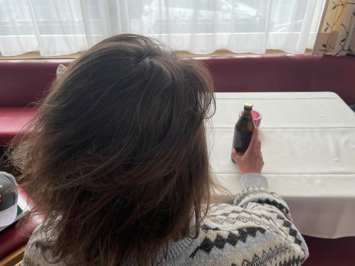 Anna griff viele Jahre zur Flasche. Inzwischen ist sie seit mehr als fünf Jahren trocken.