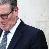 Starmer trotzt Revolte und bleibt im Amt