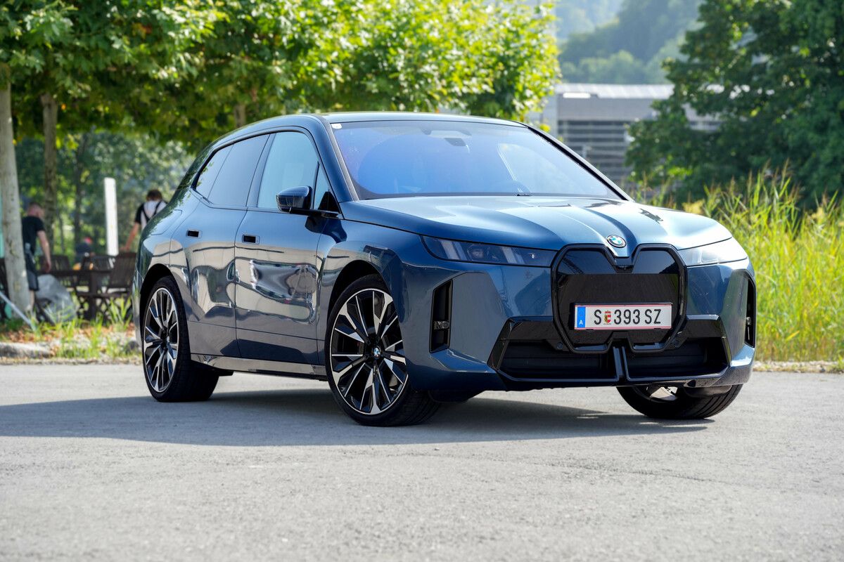 Aufgefrischer iX: BMW hat an seinem 5-Meter-Elektro-SUV behutsam Hand angelegt.⇒VN/Stiplovsek