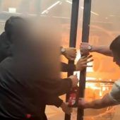 Passanten als Feuerwehr