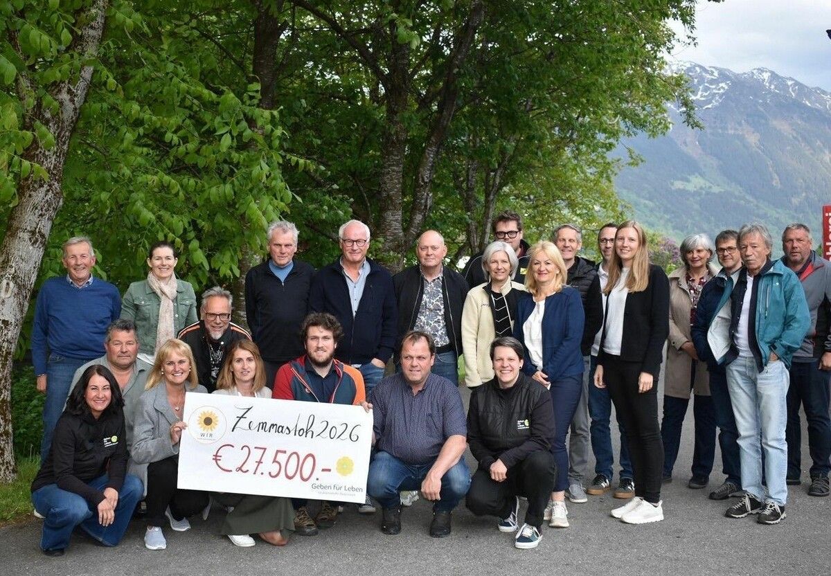 Bei einer Dankesfeier übergab der gemeinnützige Verein “Wir – Helfer aus Gantschier” die Spendensumme von 27.500 Euro an den ebenfalls gemeinnützigen Verein “Geben für Leben”.⇒wir – helfer aus gantschier