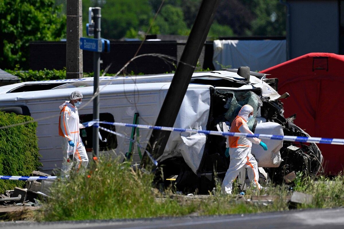 Bei einer Kollision zwischen einem Zug und einem mit Kindern besetzten Minibus im Norden Belgiens sind vier Menschen ums Leben gekommen.⇒AFP