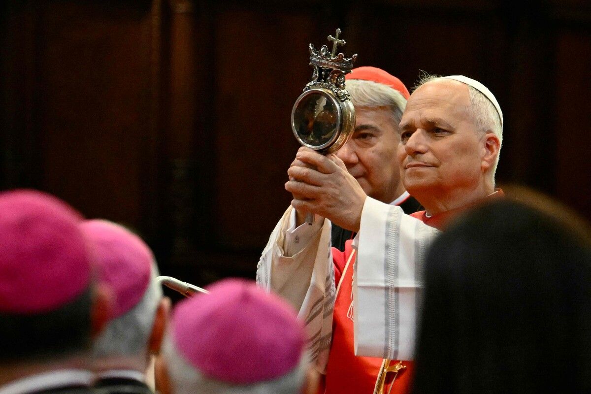 Beim Papstbesuch hat sich das Blut des Heiligen Januarius verflüssigt. ⇒AFP