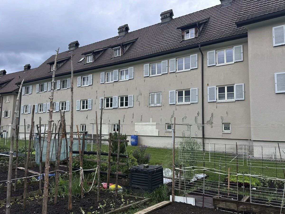 Bemängelt wurde in der Umfrage vor allem die bröckelnden Fassaden und die fehlende Zentralheizung. ⇒Strobel/VOL.AT
