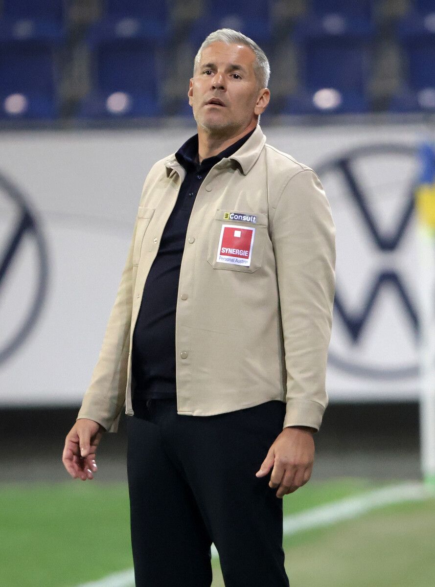 Blickt gespannt nach Lustenau: St. Pölten-Coach Cem Sekerlioglu.⇒gepa