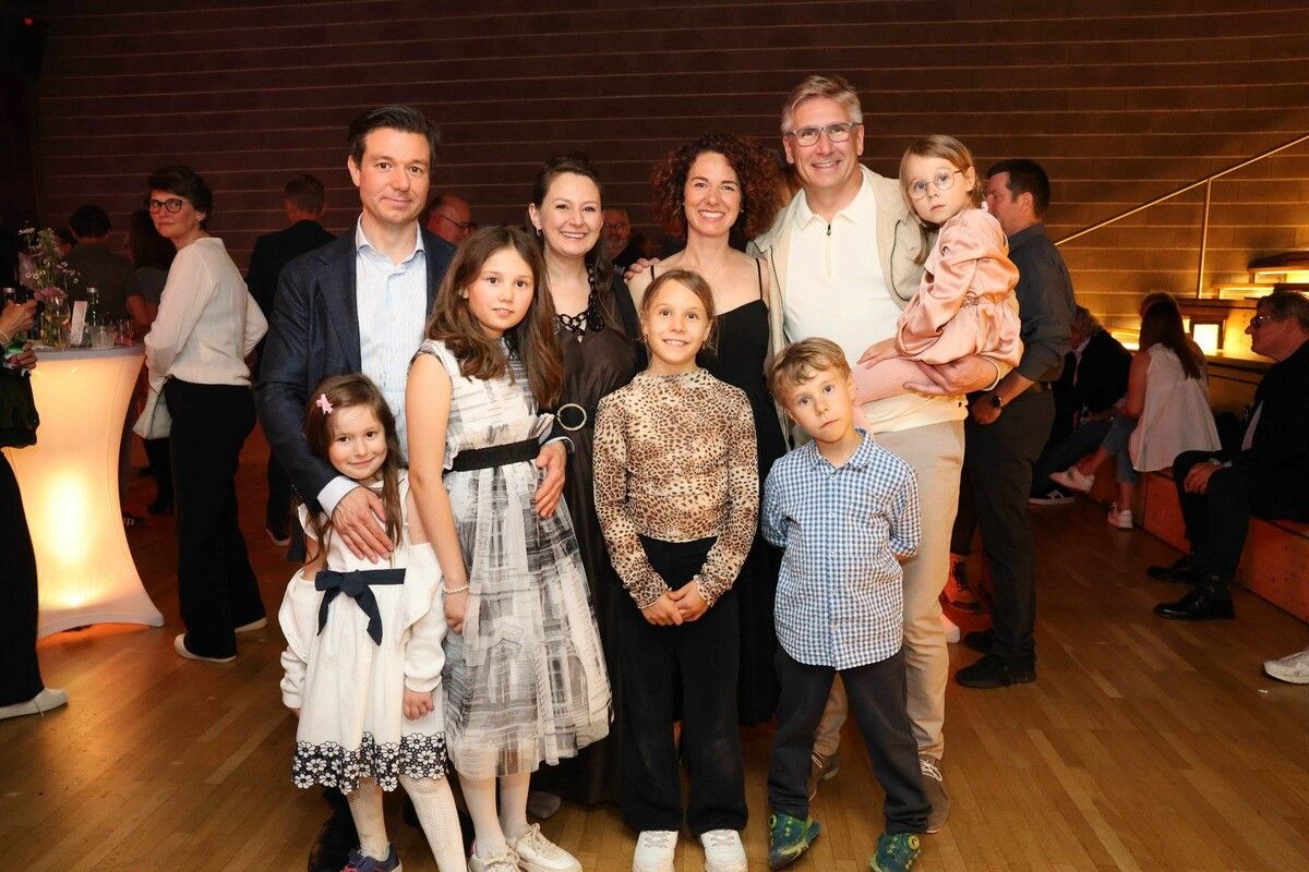 Christian und Andrea Tschofen mit Christians Schwester Susanne Heim, Martin Heim und Kindern.⇒AME