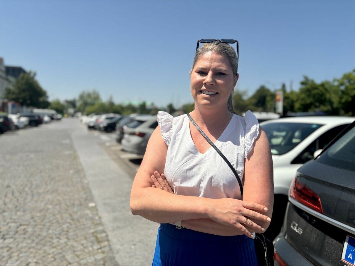 Christina Juen ist mit zwei kleinen Kindern auf das Auto angewiesen. ⇒VN (4)