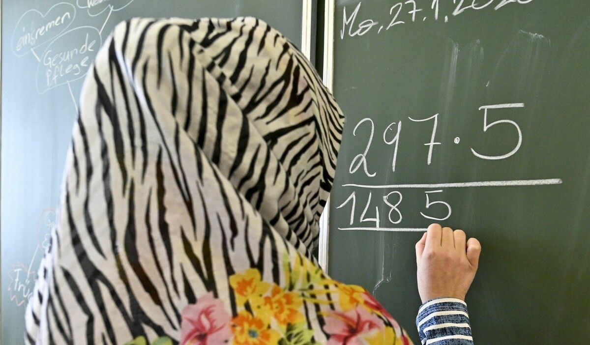 Das Kopftuchtragen von Mädchen unter vierzehn Jahren wird an österreichischen Schulen ab dem kommenden Schuljahr untersagt. ⇒APA