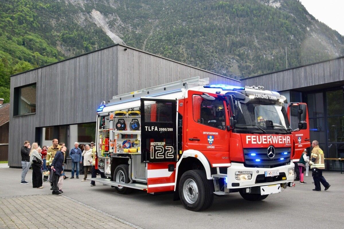 Das neue Fahrzeug wurde beim Gerätehaus Lorüns mit großer Freude erwartet. ⇒SCO