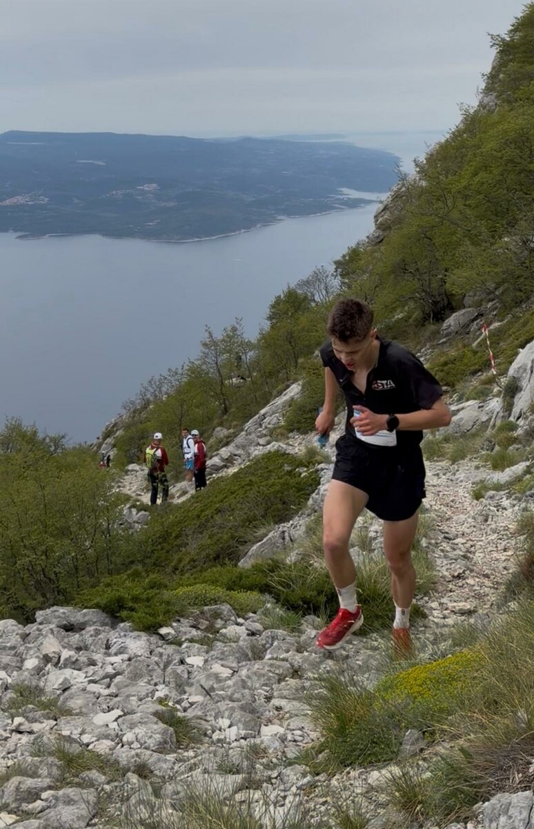 Der 20-jährige Bezauer Maximilian Meusburger holte sich in Kroatien WM-Bronze im Vertical Race.⇒Privat