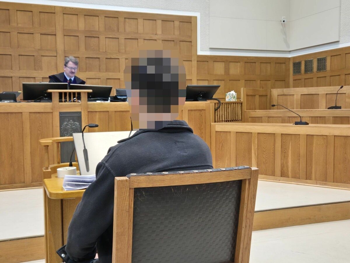 Der Jugendliche kam aufgrund des Jugendgerichtsgesetzes mit einem blauen Auge davon.⇒eckert