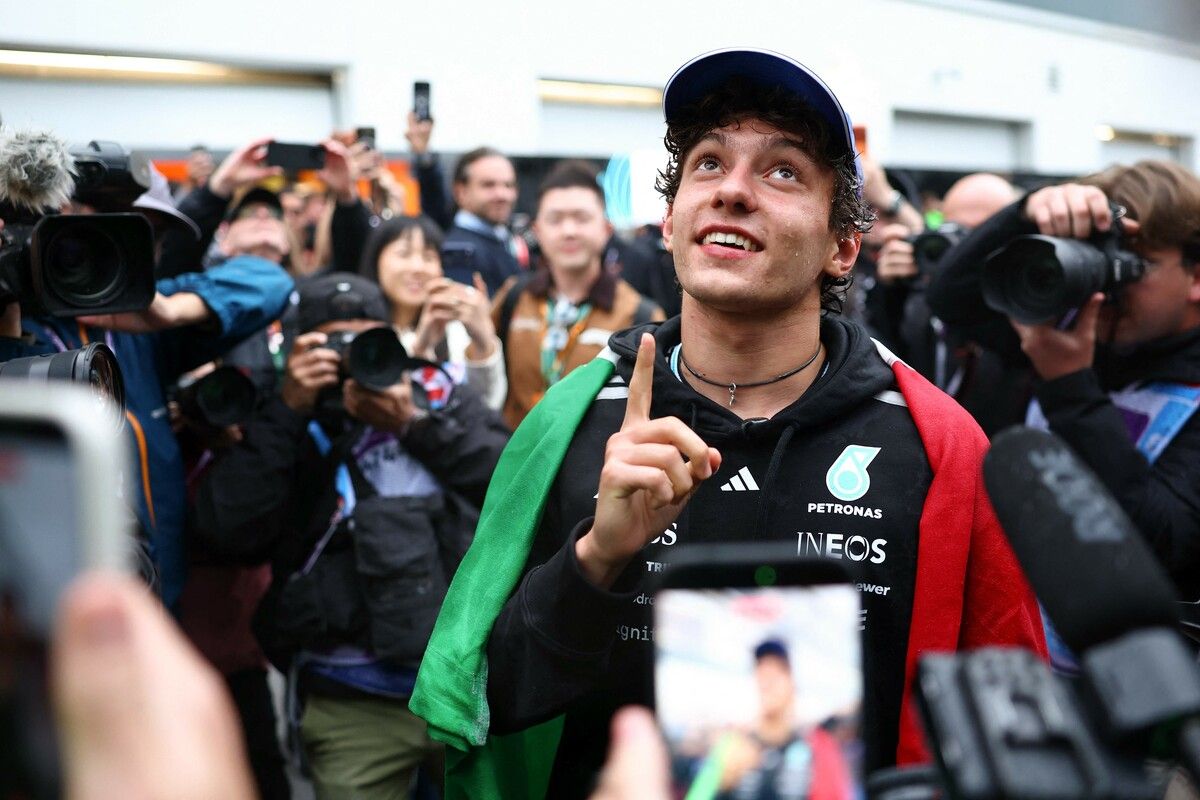 Der unglaubliche Lauf von Kimi Antonelli geht weiter. Mit dem vierten Sieg baute er den Vorsprung auf 43 Punkte aus.⇒APA (2)