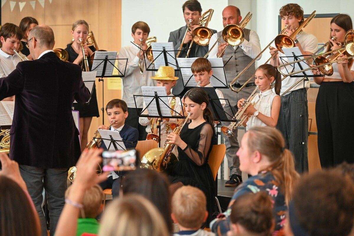 Die Blechblas- und Schlagwerkschüler der Rheintalischen Musikschule luden zum „Blechauflauf“ in die Aula der Mittelschule Hasenfeld.⇒Bernadette von Sontagh (3)
