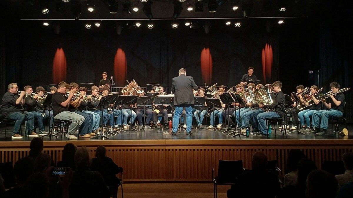Die Brassband begeisterte bei ihrem Auftritt im Reichshofsaal.⇒Rheintalische musikschule (2)