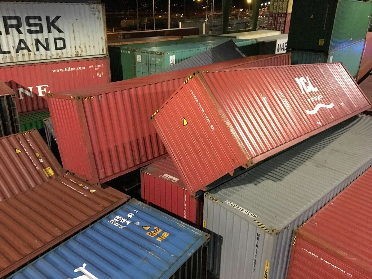 Die derzeit fehlenden Aufträge aus dem Ausland sorgen in Vorarlberg für mehr als nur Containerschäden. Und die Aussichten werden absehbar nicht besser.⇒ VN/Rauch