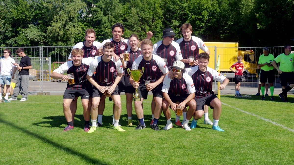 Die „Eintracht Bierfurt“ verband auf dem Dorfturnier sportlichen Einsatz mit Partylaune.