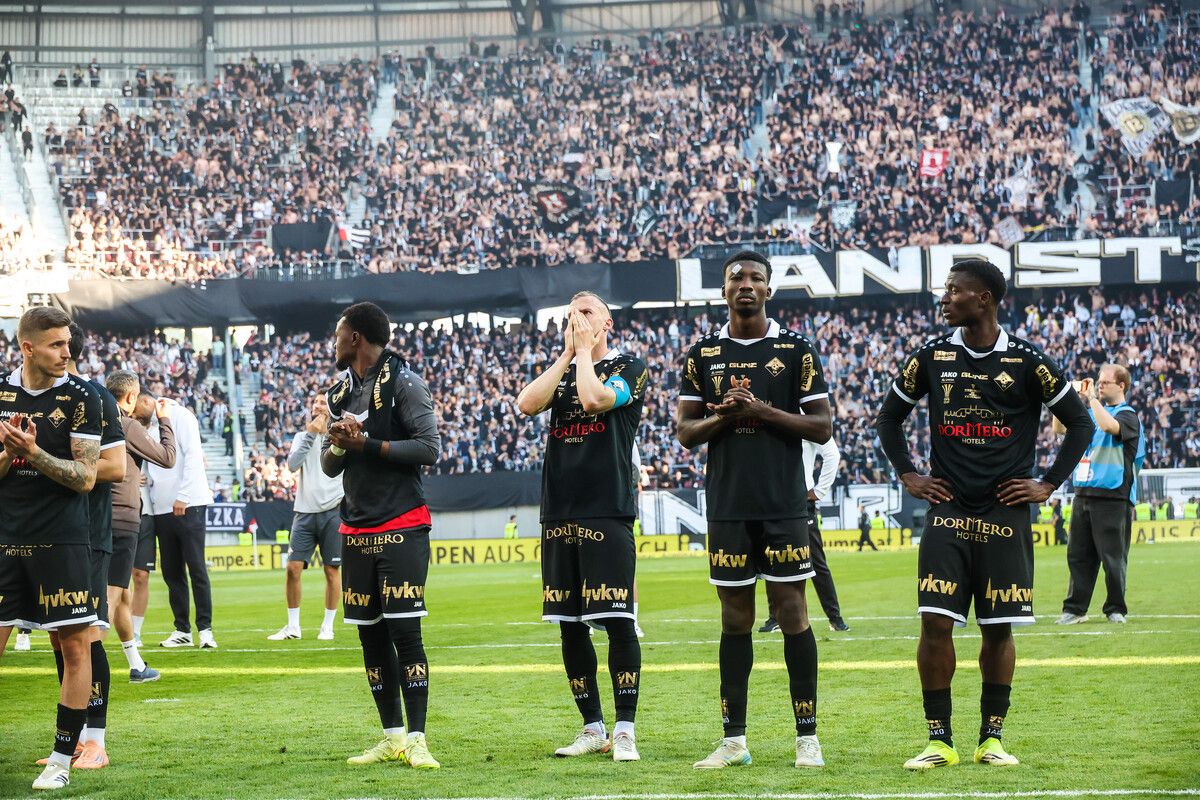 Die Enttäuschung über das verlorene Cupfinale war den Kickern des SCR Altach nach Spielende ins Gesicht geschrieben. Der tapfere Fight wurde nicht belohnt.⇒steurer
