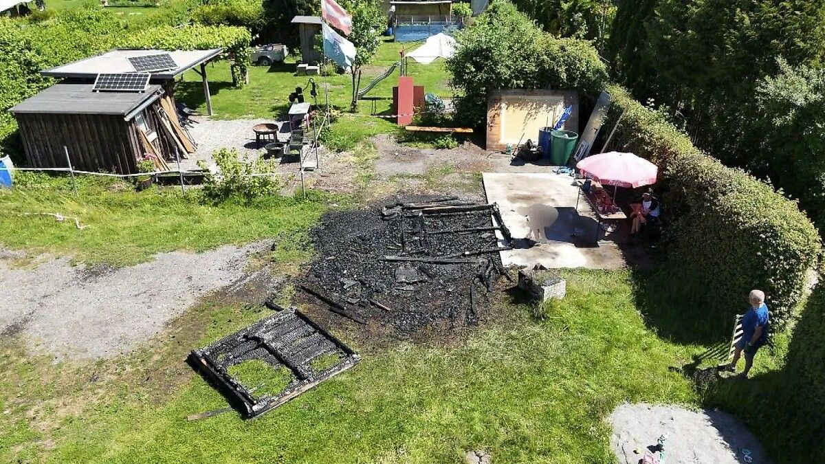 Die Gartenlaube wurde durch das Feuer komplett zerstört. ⇒VOL.AT