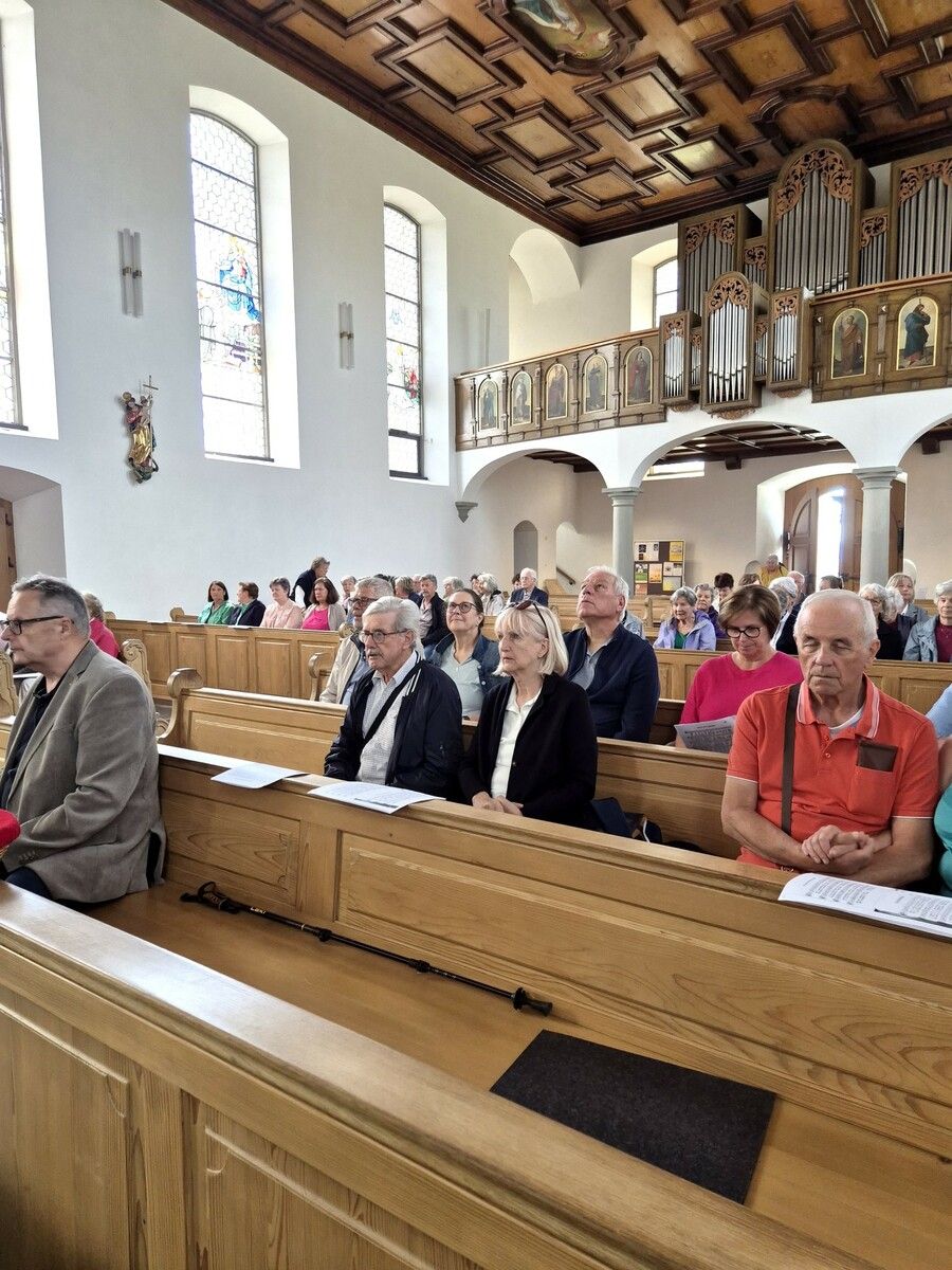Die Mitglieder von Vorarlberg 50Plus Hohenems feierten gemeinsam die traditionelle Maiandacht in Bildstein. ⇒Vorarlberg 50Plus Hohenems