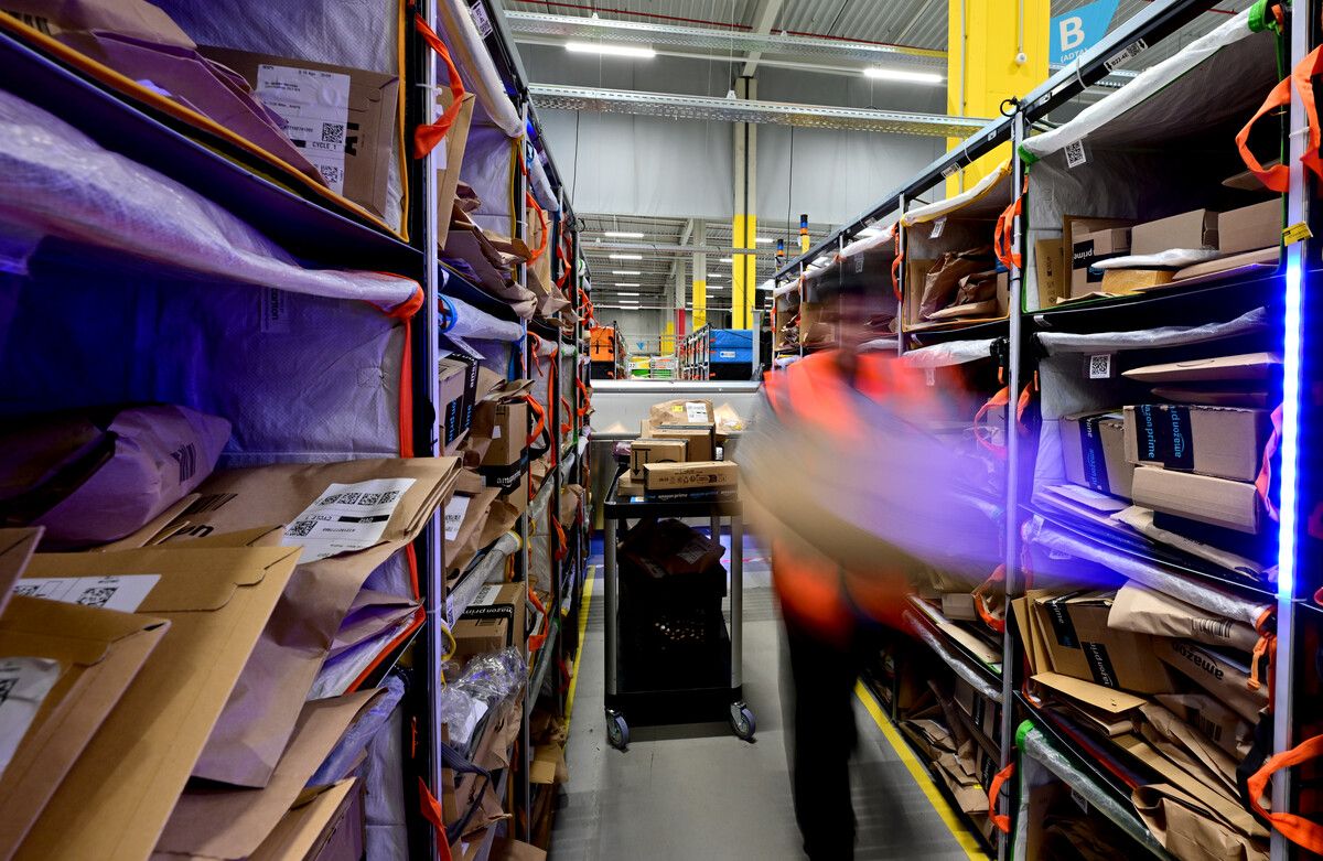Die Paketsteuer sorgt bei Handel und Wirtschaft für Kritik. Besonders heimische Unternehmen könnten betroffen sein.⇒APA/SCHLAGER