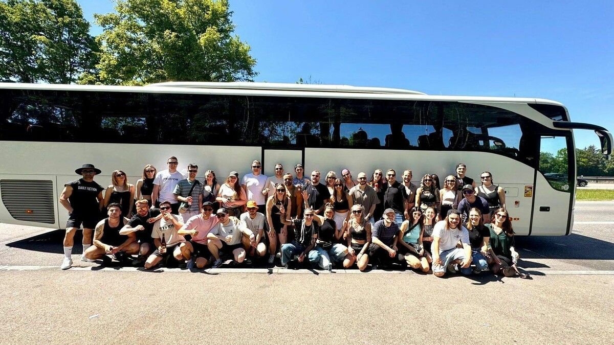 Die Reisegruppe machte sich auf zum Ikarus. ⇒⇒PT-Tanzclub (2)