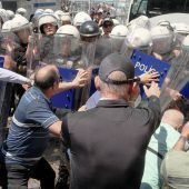Wasserwerfer gegen Erdogan-Gegner