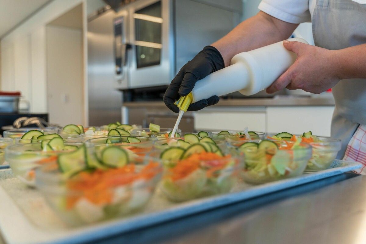 Die Verpflegung in Kindergärten und Schulkantinen wird zur Herausforderung. Immer mehr Essen werden benötigt. ⇒VN/Stiplovsek