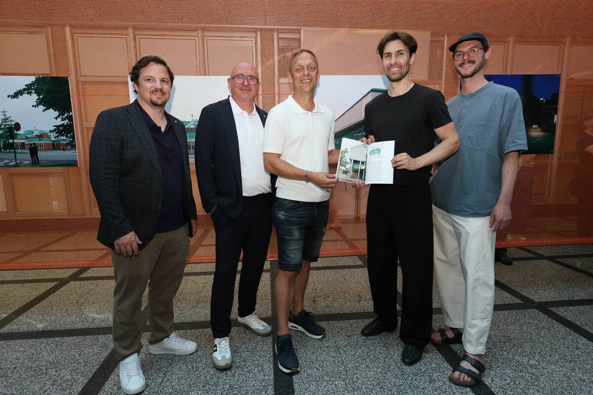 Dominik Lumetzberger (ÖBB INFRA), StR. Robert Pockenauer, Straßenplaner Steffen Schröck, Architekten Fabian Tobias Reiner und Sven Högger.⇒Arno Meusburger