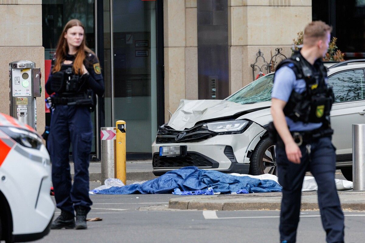 Ein Auto rast durch Leipziger Innenstadt: Zwei Tote und mehrere Schwerverletzte. afp