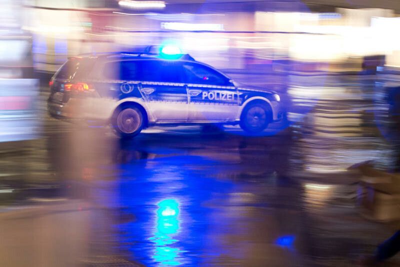 Einer Streife der Lindauer Polizei war ein Pkw ohne Kennzeichen aufgefallen, worauf die Beamten die Verfolgung aufnahmen. ⇒symbol/polizei