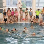 Im LKH Rankweil fiel der letzte Kinderschwimmkurs nicht ins Wasser. »A6