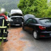 Kastenwagen kracht in Pkw