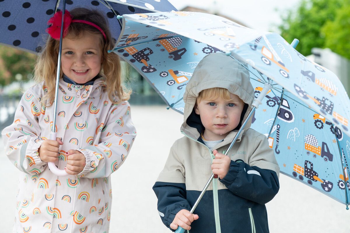Regenschirm als fixer Begleiter