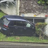 Alkolenker krachte gegen Mauer