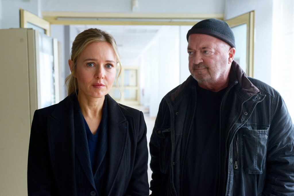 Florian Martens alias Otto Garber ermittelt in „Ein starkes Team“ gemeinsam mit seiner Kollegin Linett Wachow (Stefanie Stappenbeck). ⇒ZDF/Katrin Knoke