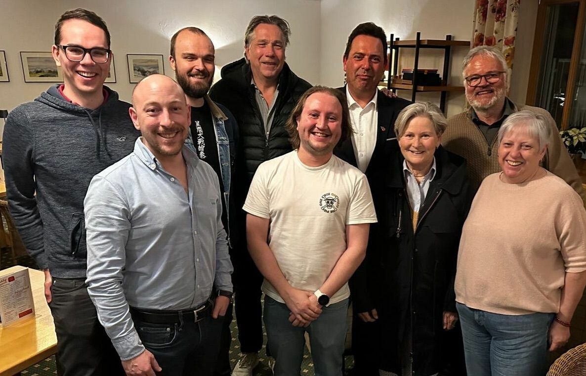 Florian van Dellen, Roman Salzgeber, Alexander Egg, Christof van Dellen, Nico Meusburger, Manuel Bitschnau, Erika Scheibenstock, Elmar Egg und Heike Ladurner-Strolz freuten sich über die gelungene Staffelübergabe.⇒ SCO