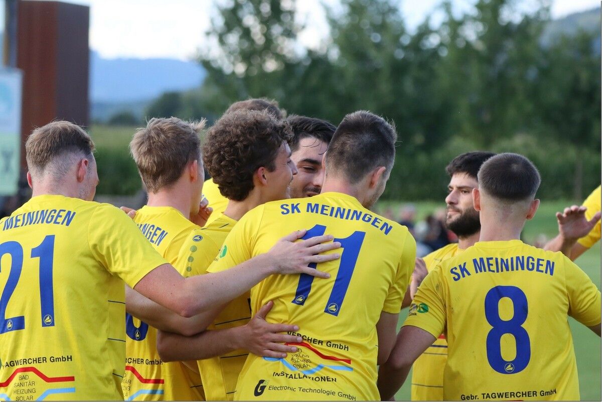 Freude in Meiningen: Der Oberländer Klub bleibt in der Landesliga.⇒TK