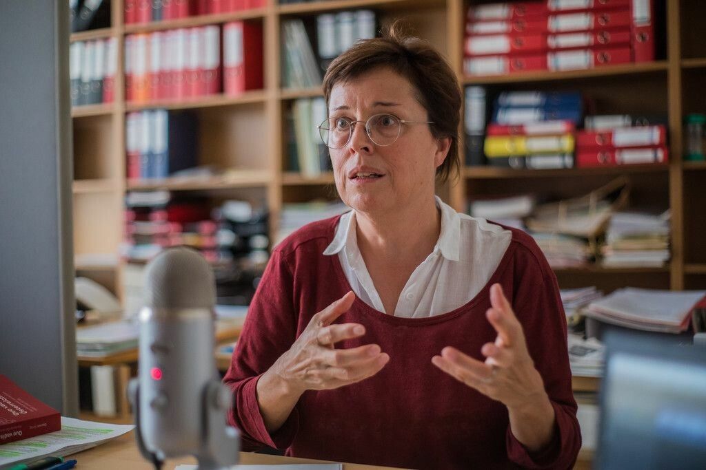 Grabherr betont, dass Familiennachzug die Integration fördert. Sie warnt auch vor Polarisierungen in der Debatte. ⇒VN/Steurer