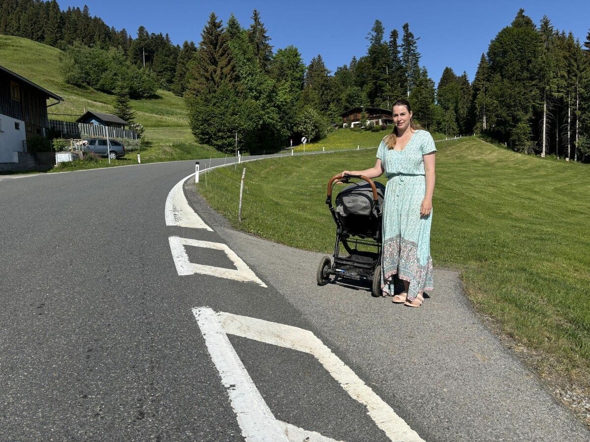 Hier müssen sieben Schulkinder aus und in den Bus. Im Winter, wenn Schnee liegt, wird es hier noch enger. ⇒VN (3)
