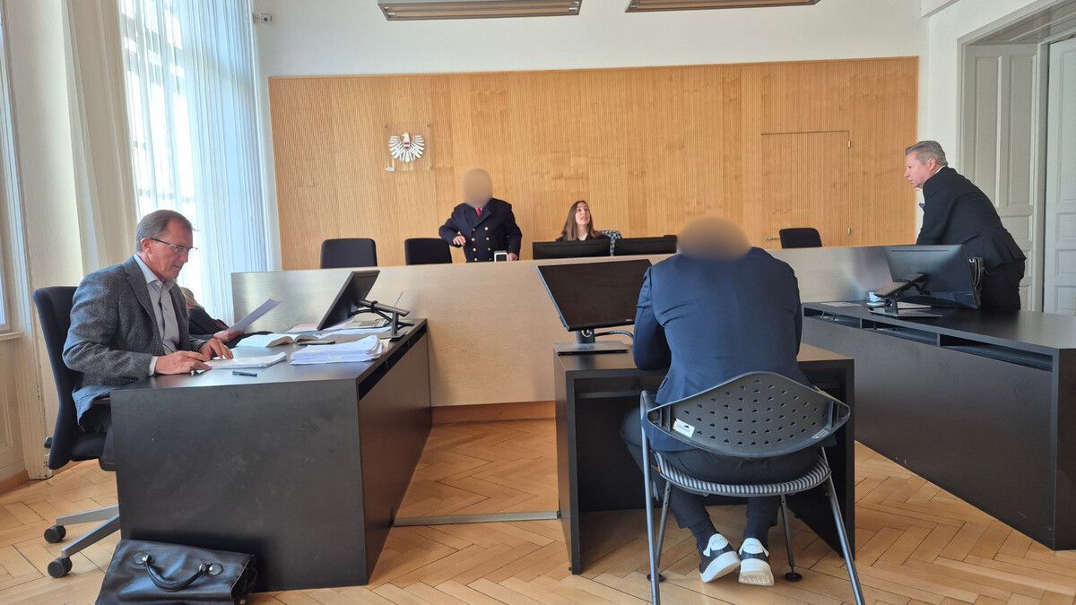Im April sah sich das Gericht aufgrund der Aussagen des Angeklagten nicht zuständig und gab es an ein Geschworenengericht weiter.⇒EC