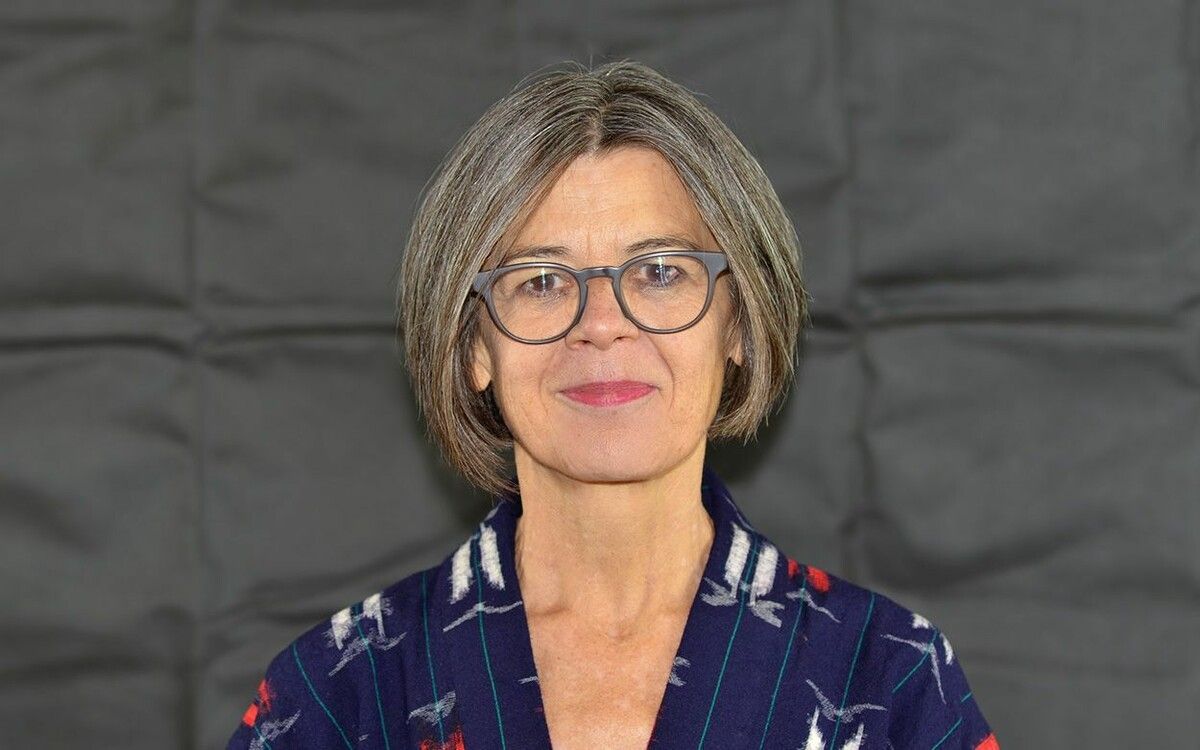 Ingrid Kloser stellt ihren neuen Roman „Regentropfen fallen langsam“ im Theater Kosmos in Bregenz vor. ⇒NANCY HOROWITZ
