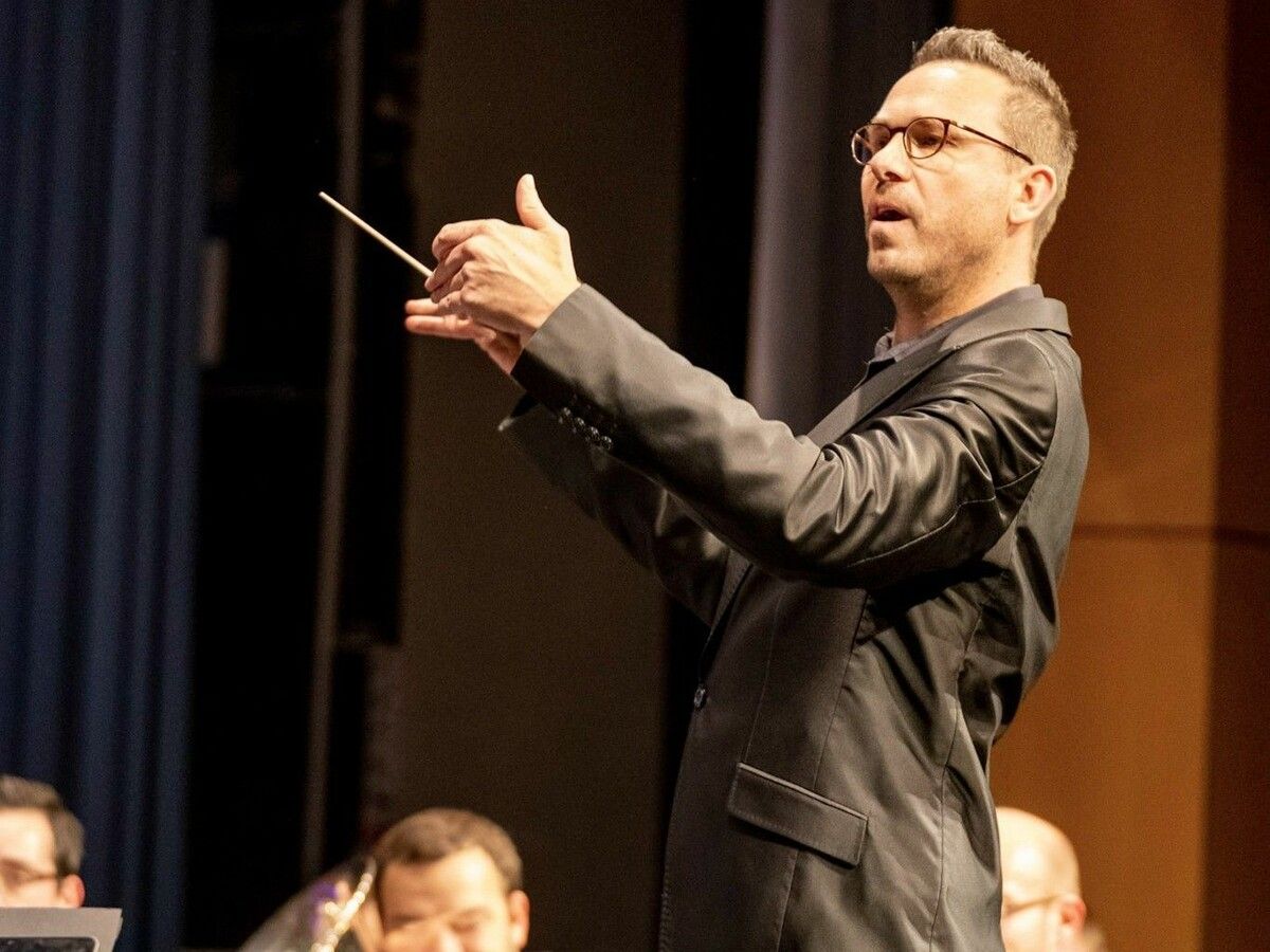 Ins Dirigieren sei Markl durch einen Dirigierprofessor „reingerutscht“, der seine Orchesterproben betreute.⇒ Benjamin Markl