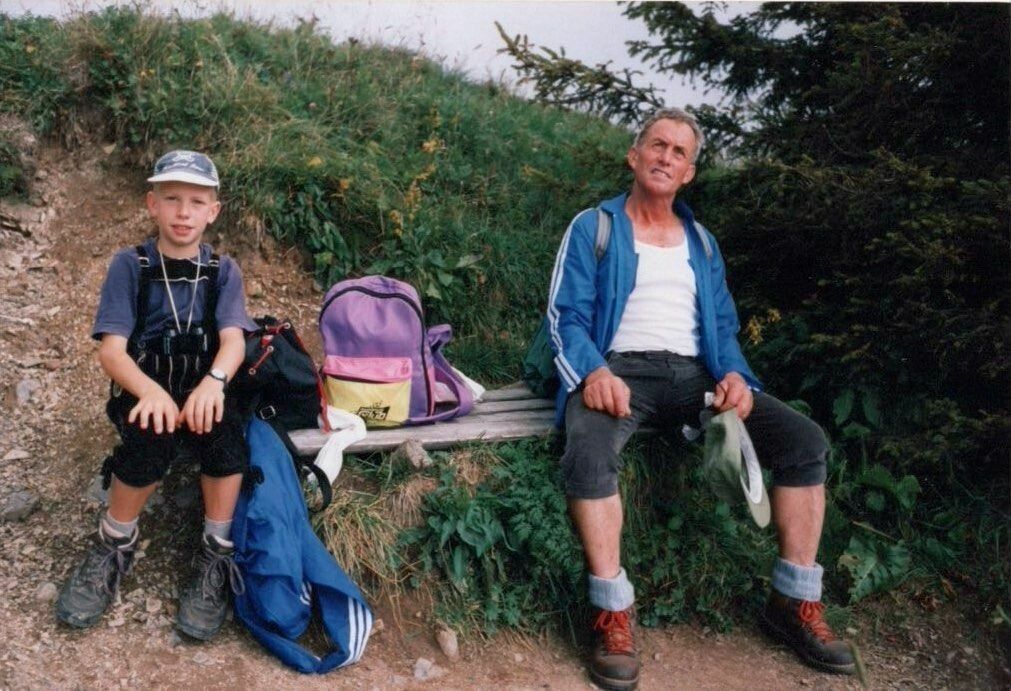 Josef bei einer Wanderung mit seinem Sohn Michael.